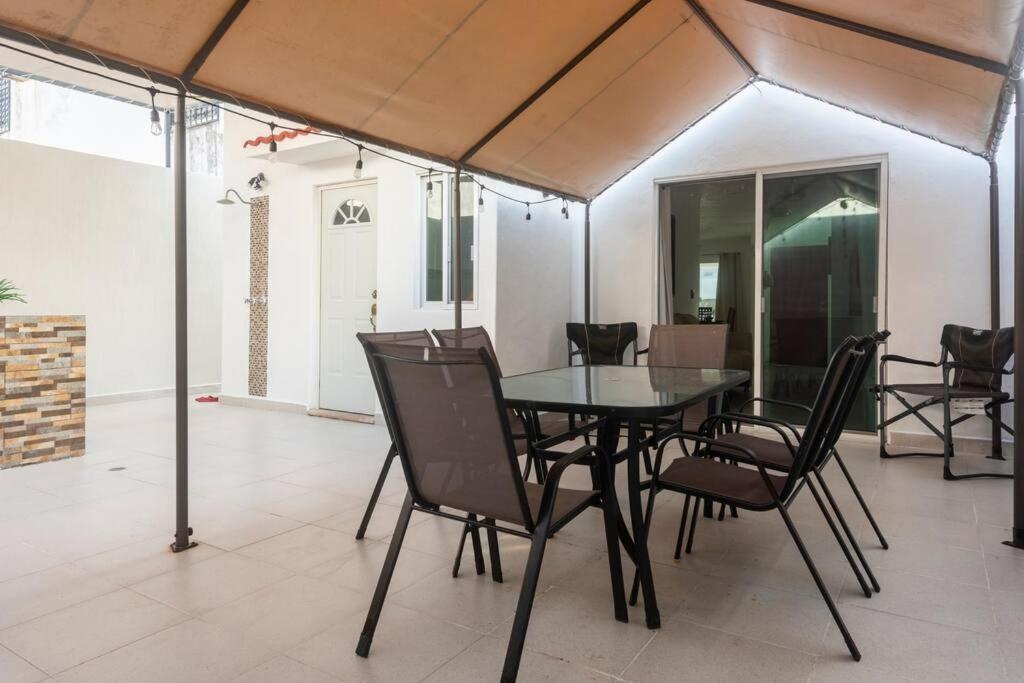 Villa Casa Monik, a dos pasos de la Playa Cancún Exterior foto